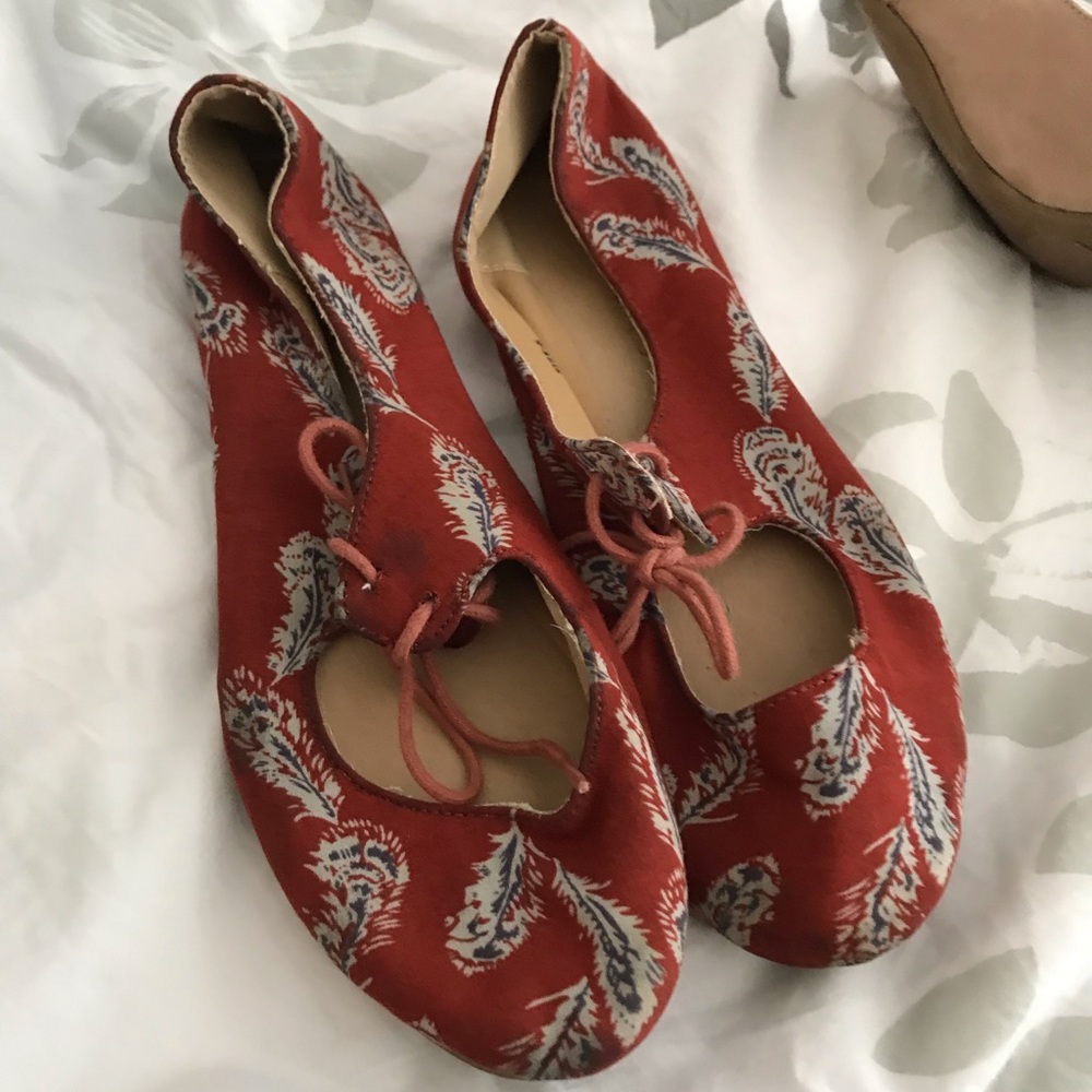Red patterned flats
